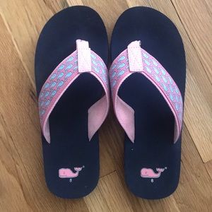 Vineyard Vine - flip flops